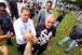 Luxemburgo surpreende, abra�a torcedores do Corinthians e � aplaudido durante protesto