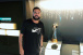 Danilo visita museu da Fifa na Su��a e posa com ta�a de campe�o mundial