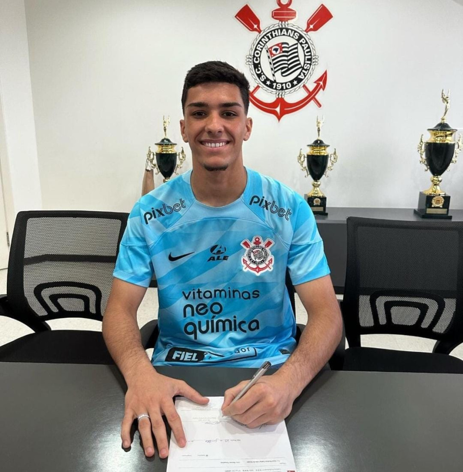 Dupla assina contrato primeiro contrato profissional com o Corinthians