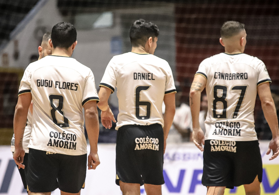Gugu Flores, Daniel Japons e Canabarro durante jogo do Corinthians Futsal