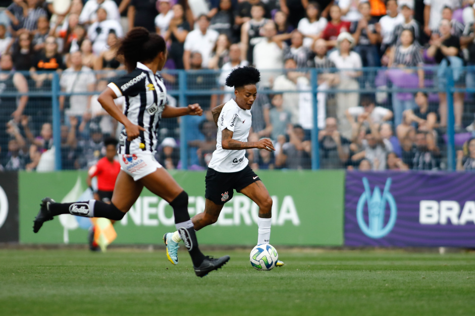 Carol Nogueira em ao durante jogo do Corinthians contra o Santos, pelo Brasileiro Feminino