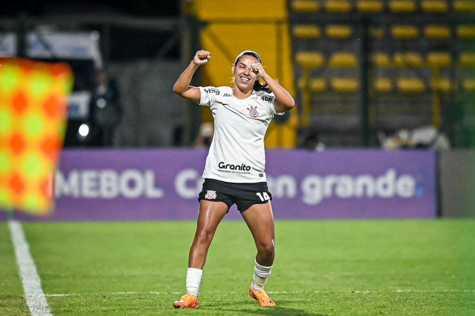 Atacante entra no top-3 de jogadoras do Corinthians com mais gols na Libertadores aps hat-trick