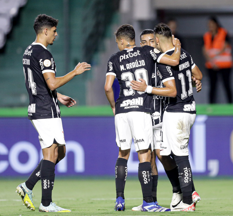 Jogadores do Corinthians durante a partida com o Coritiba