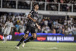 Corinthians peca na cria��o, � superado pelo Santos e chega a quinta derrota consecutiva no Paulista