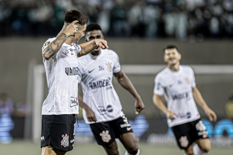 Garro enlouqueceu a Fiel depois de anotar o gol de empate sobre o Palmeiras no ltimo lance do jogo