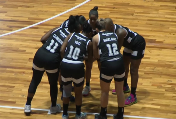 Corinthians tropea diante do So Jos em seu retorno ao basquete feminino