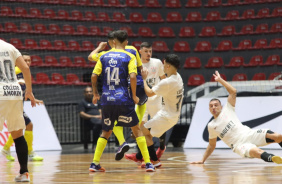 Corinthians supera o So Jos em jogo truncado e chega a segunda vitria na Liga Nacional de Futsal