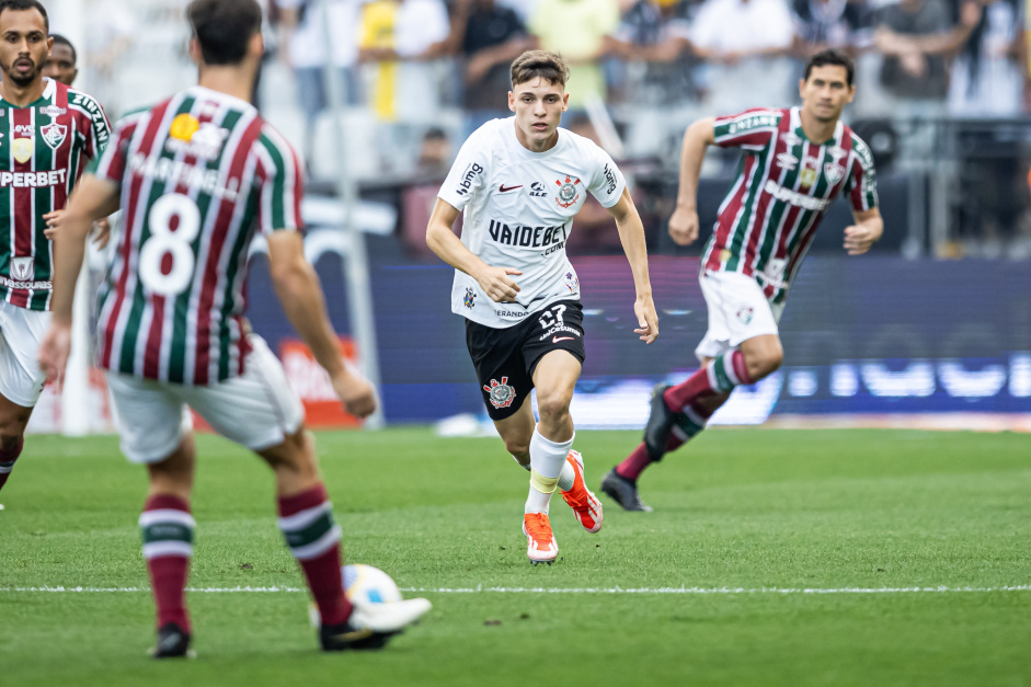 Breno Bidon foi derrubado por Felipe Melo aps o primeiro gol do Corinthians