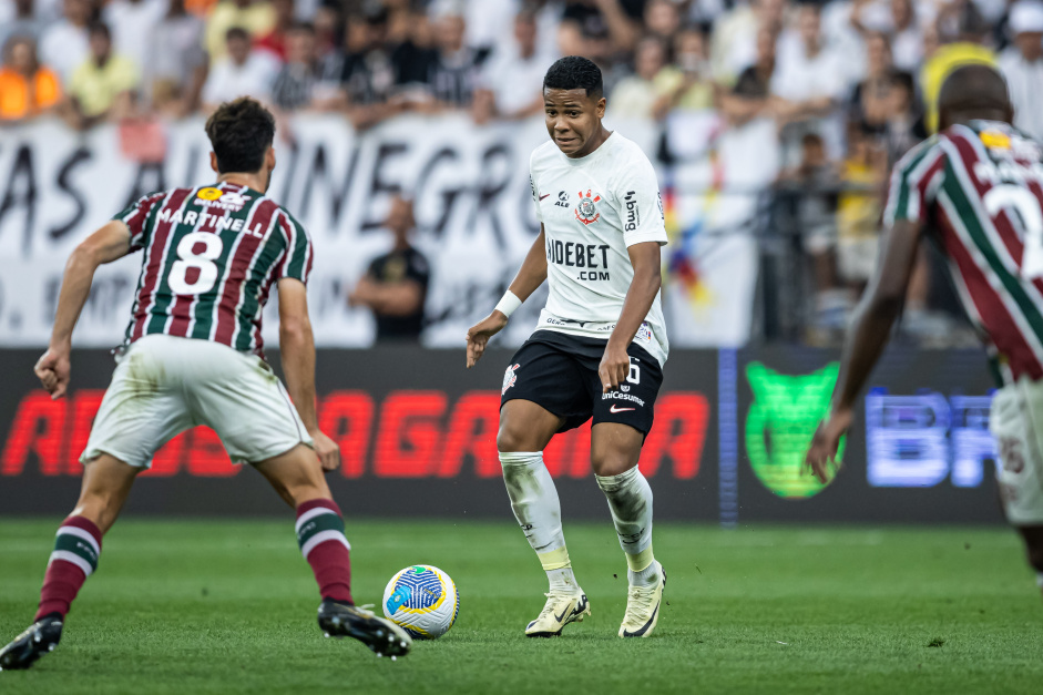 Wesley bagunou a zaga do Fluminense e marcou dois golaos na vitria do Timo