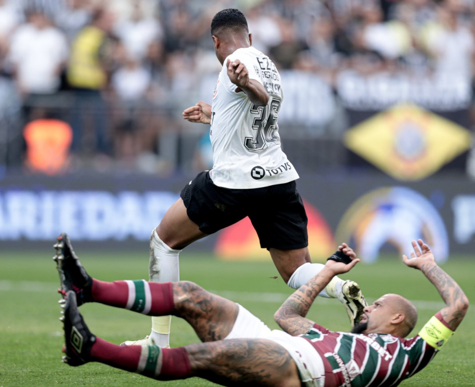 Wesley driblou Felipe Melo antes de anotar um golao diante do Fluminense