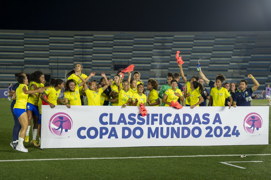 Trio do Corinthians participa de vitria que coloca a Seleo na Copa do Mundo Feminina Sub-20