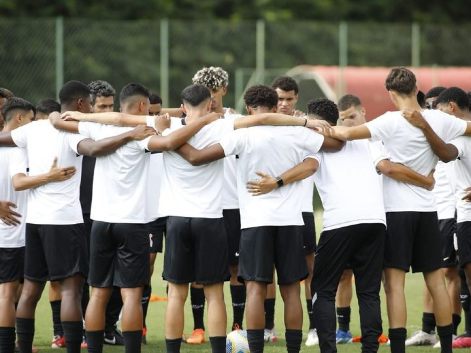 O Corinthians venceu o So Caetano por 3 a 1, em jogo vlido pelo Paulista Sub-17