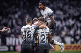 Corinthians brilha contra o Racing e garante vaga direta nas oitavas de final da Sul-Americana