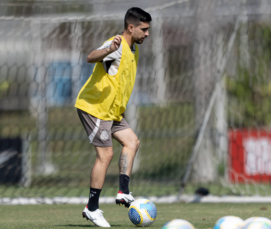 Igor Coronado projeta duelo contra o Atltico-GO e avalia semana de treinamentos do Corinthians