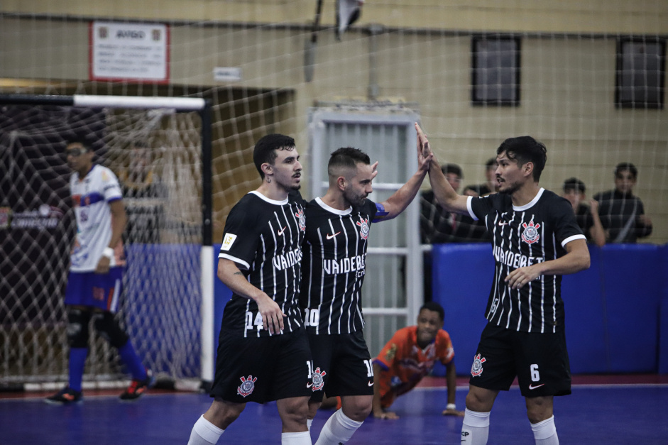 Corinthians encara o Esporte Futuro em busca de melhorar situao na LNF