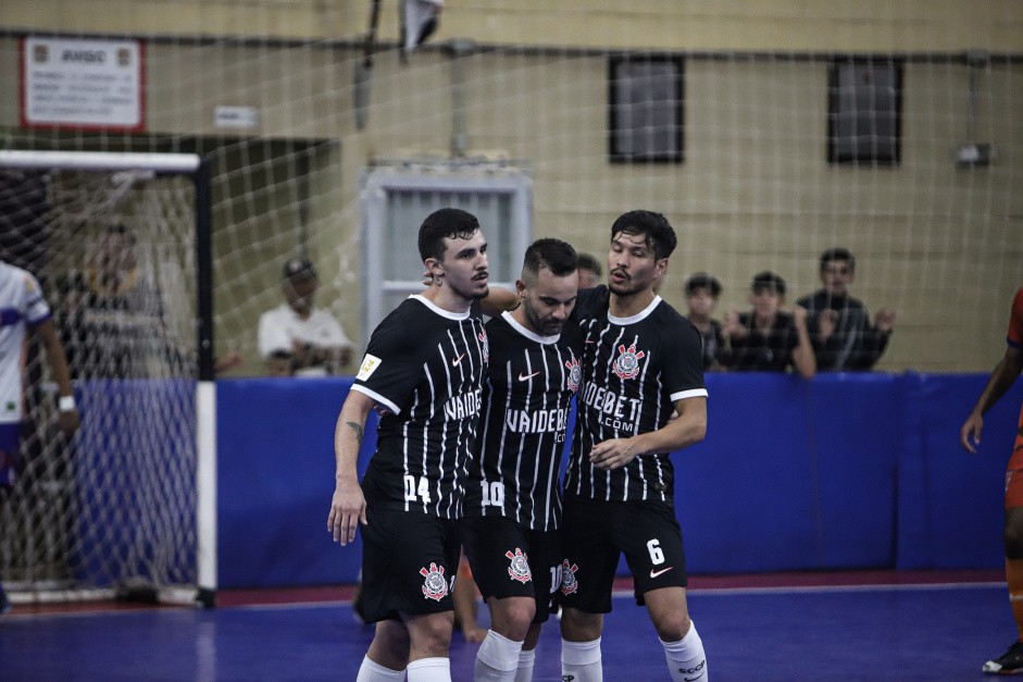 Corinthians recebe o Marreco pela LNF em dia de reinaugurao do Wlamir Marques