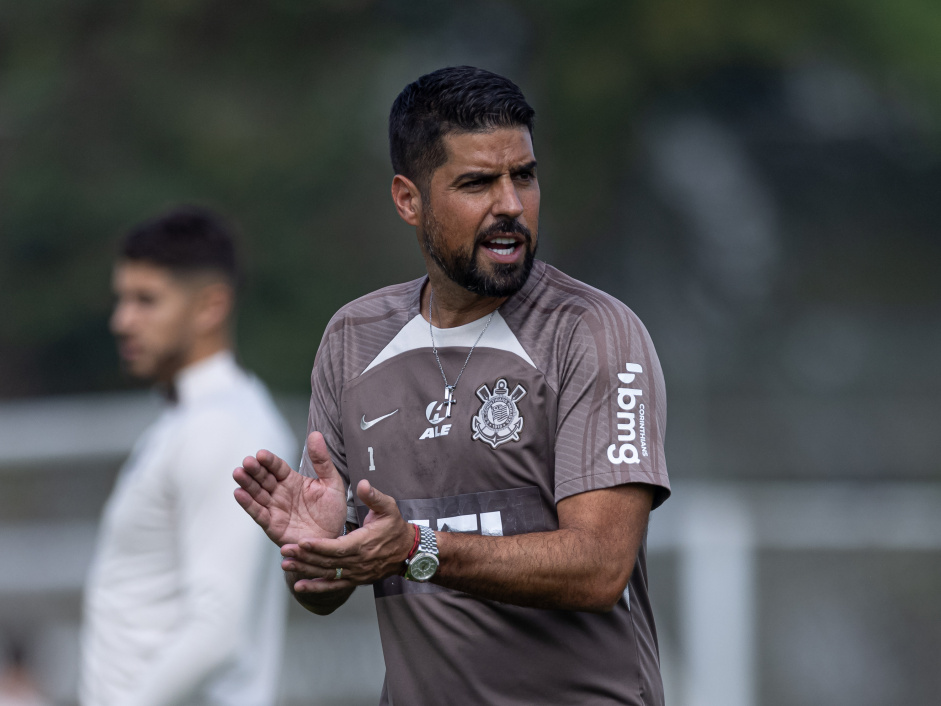 Corinthians se reapresentou na manh desta sexta-feira ao CT Joaquim Grava