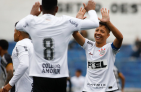 Corinthians marcou com Pedrinho, mas no conseguiu a vitria
