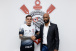 Corinthians oficializa prorroga��o de contrato com Fagner; veja novo v�nculo