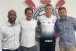 Charles posa com a camisa do Corinthians antes de an�ncio oficial; veja foto