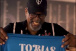 Torcedor participa de a��o especial e recebe camisa feita em homenagem a Tobias; confira
