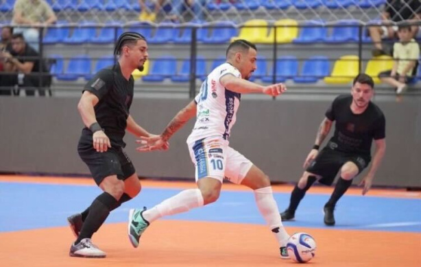 Corinthians peca nas finaliza��es e acaba superado pelo Pato na Ta�a Brasil de Futsal