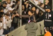 Jovem do Corinthians conversa com torcedores ap�s protestos em derrota para o Juventude; veja