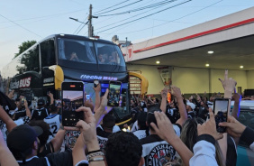 Corinthians chegou ao El Cilindro com apoio da Fiel no entorno do estdio