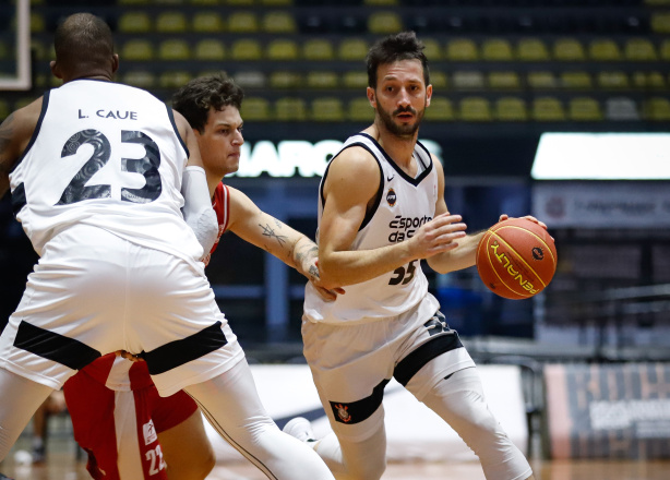 Elinho foi um dos protagonistas no duelo diante do Paulistano