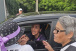 Torcedoras abordam psic�loga do Corinthians e choram por Garro: 'Cuida dele, doutora'