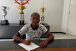Zagueiro de 17 anos assina primeiro contrato profissional com o Corinthians; saiba detalhes