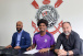 Corinthians oficializa extens�o de empr�stimo de Talles Magno
