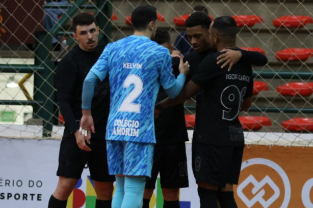 Corinthians empata com Cascavel pela LNF