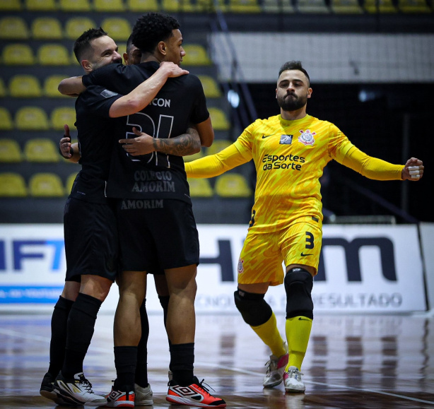 Corinthians vence o Minas pela LNF