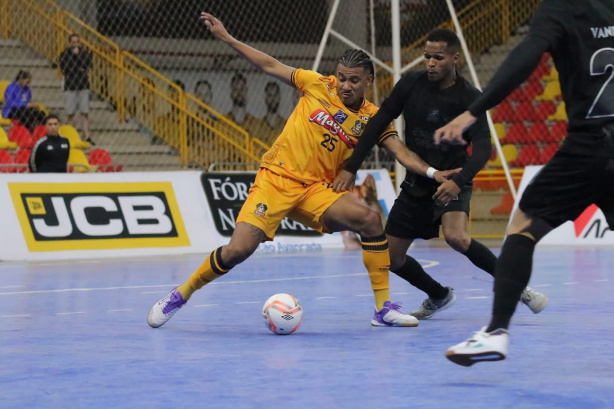 Corinthians � derrotado pelo Magnus em duelo pela LNF