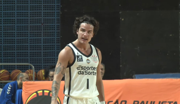 Corinthians vence o Pinheiros em duelo pelo Paulista de Basquete