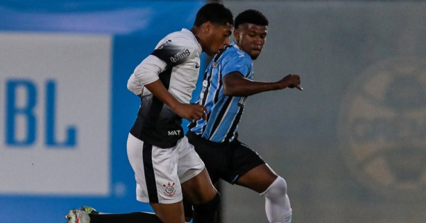 Corinthians &eacute; derrotado pelo Gr&ecirc;mio em duelo pelo Brasileiro Sub-17