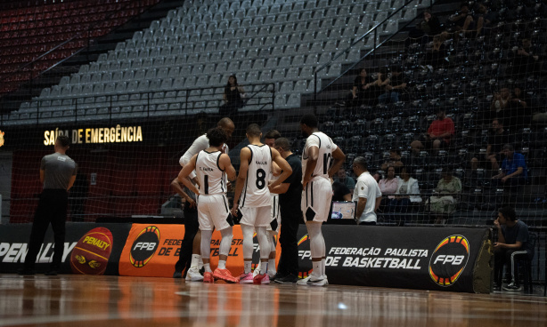 Corinthians � derrotado pelo Bauru em duelo pelo Paulista de Basquete