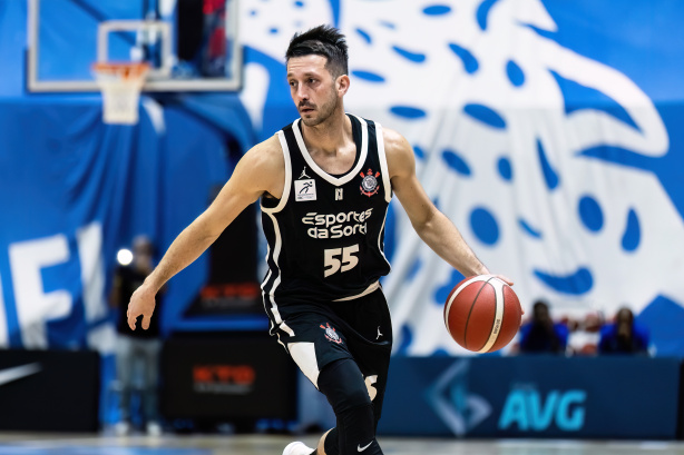 Corinthians apaga no �ltimo quarto e perde para o Paulistano no NBB