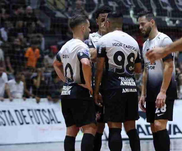 Corinthians � derrotado pelo Magnus no primeiro jogo da final do Paulista