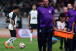 Dupla sai lesionada ainda no primeiro tempo e preocupa comiss�o t�cnica do Corinthians