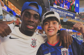 Cabo-verdiano e pequeno torcedor do Corinthians trocam camisas na Copa e v�deo viraliza nas redes
