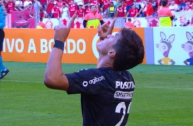 Primeiro gol de Mateus Vital pelo Corinthians - Jogada com 1m14s