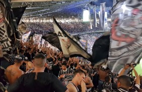 Reao da torcida do Corinthians aps o final do jogo no Mineiro