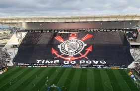 Descida do Bandeiro na Arena antes do clssico entre Corinthians e Santos