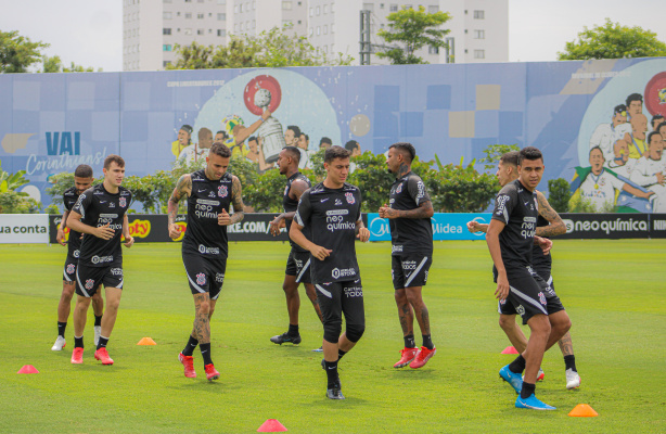 Na espera do volante Paulinho | Provável escalação do Corinthians contra Juventude