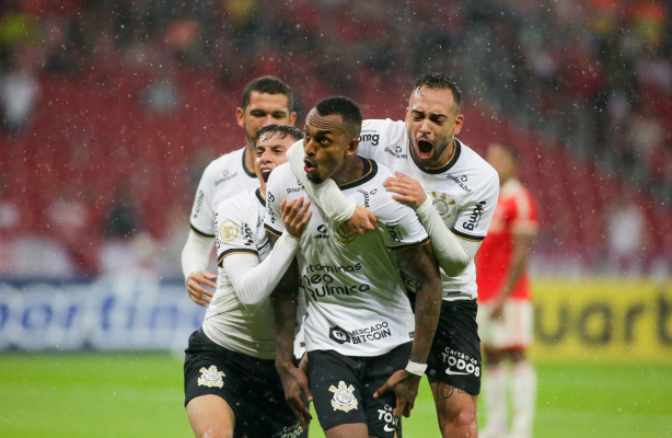 Corinthians enfrenta o Boca após fim de semana agitado | Chegada e treino na Argentina