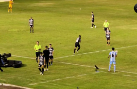Paulinho volta a entrar em campo aps leso no Corinthians