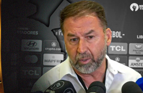 Augusto Melo cita avalia��o no trabalho de Ram�n D�az, foco na final e apoio da Fiel Torcida