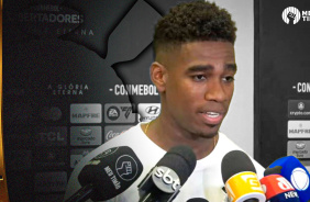 F�lix Torres comenta garra do Corinthians em resposta a elimina��o e entrosamento com dupla de zaga